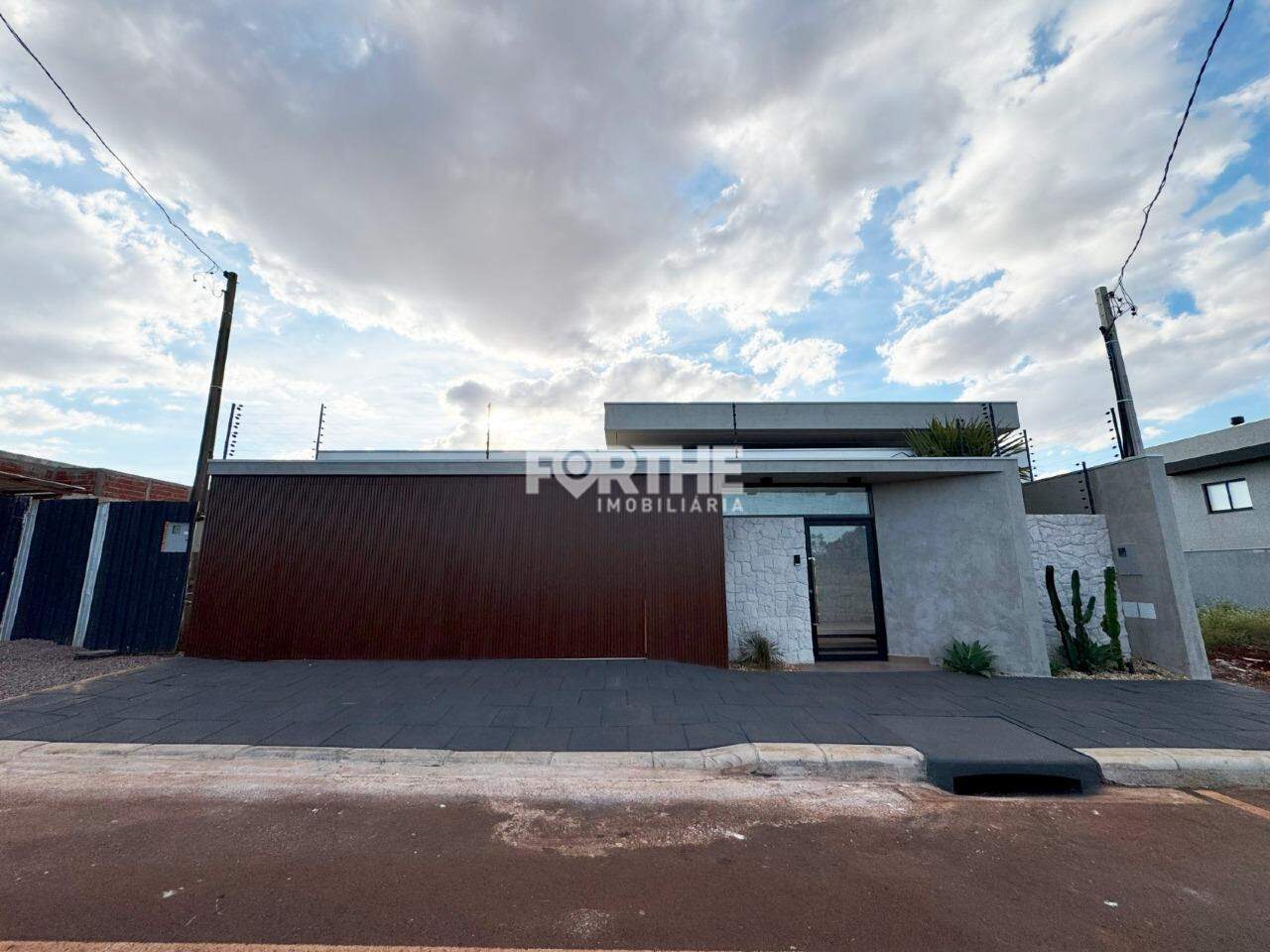 Casa à venda no Colinas Tropical: 