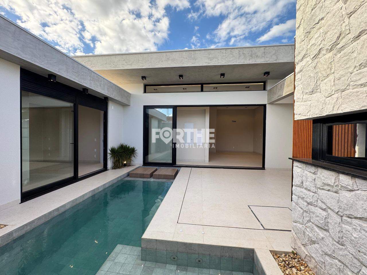 Casa à venda no Colinas Tropical: 