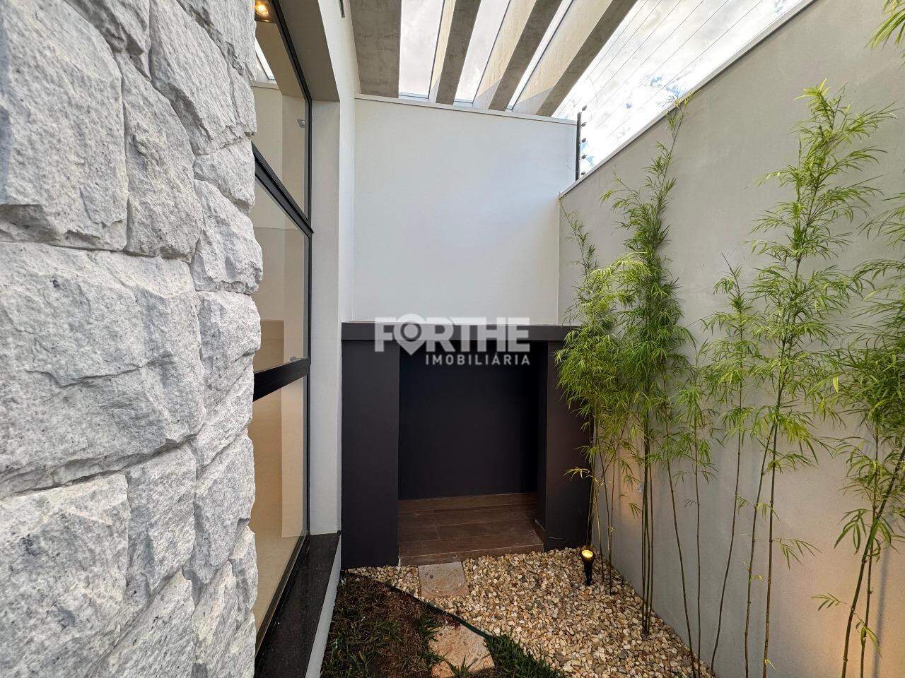 Casa à venda no Colinas Tropical: 