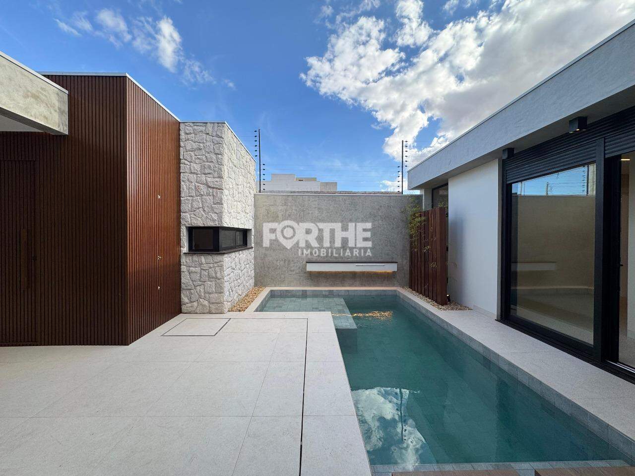 Casa à venda no Colinas Tropical: 