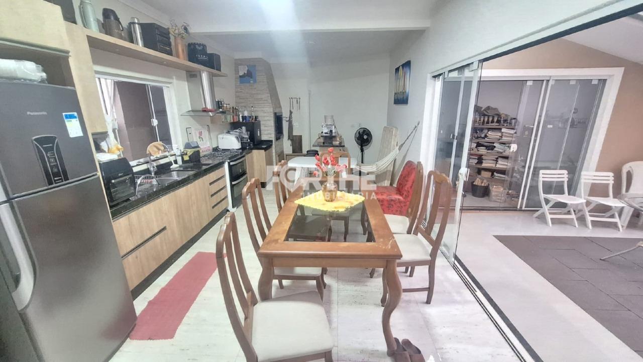 Sobrado em condomínio à venda no FAG: 