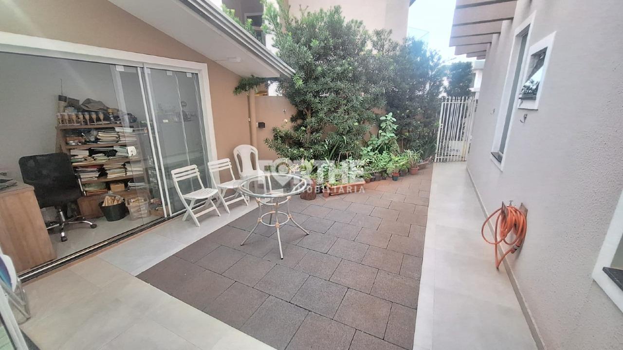 Sobrado em condomínio à venda no FAG: 