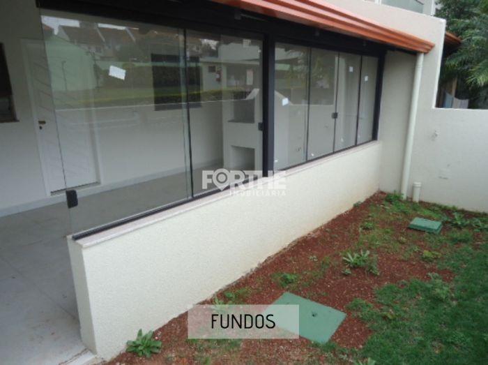 Sobrado em condomínio à venda no Country: