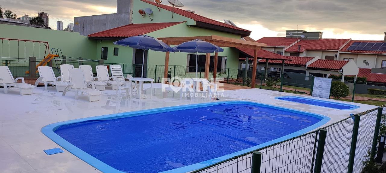 Sobrado em condomínio à venda no Country: