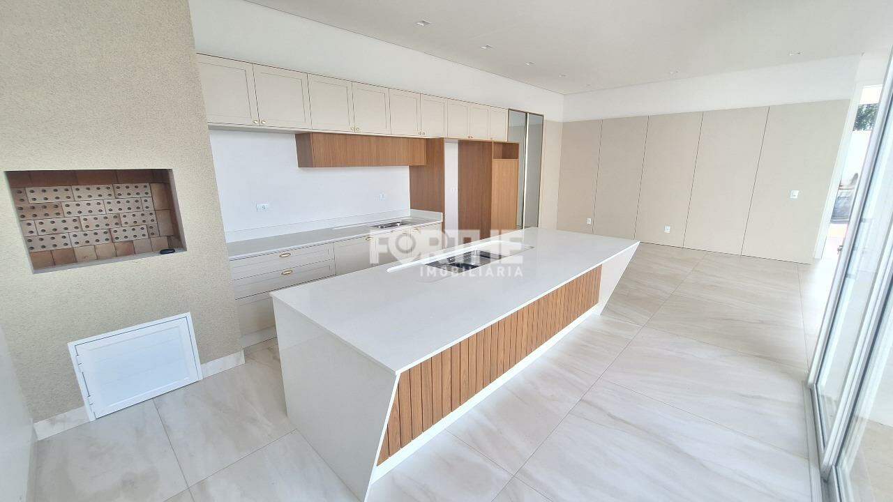 Casa à venda no Recanto Tropical III: 