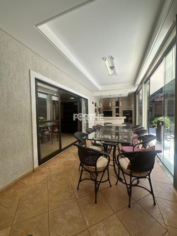 Sobrado em condomínio à venda no Country: 