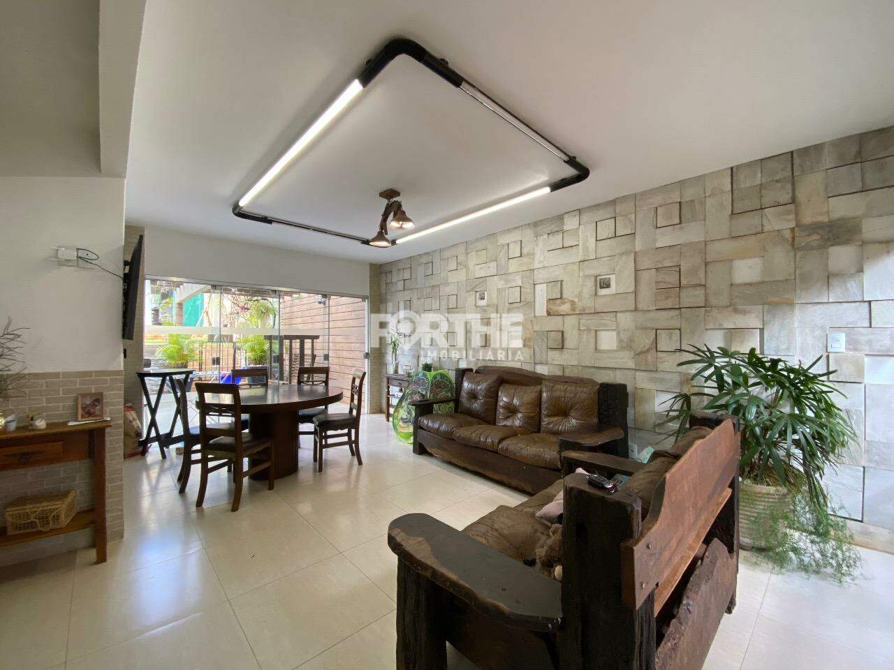 Sobrado à venda no Country: 