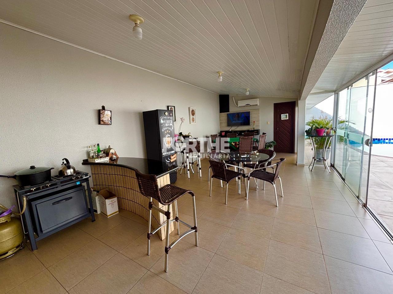 Casa à venda no Recanto Tropical: 