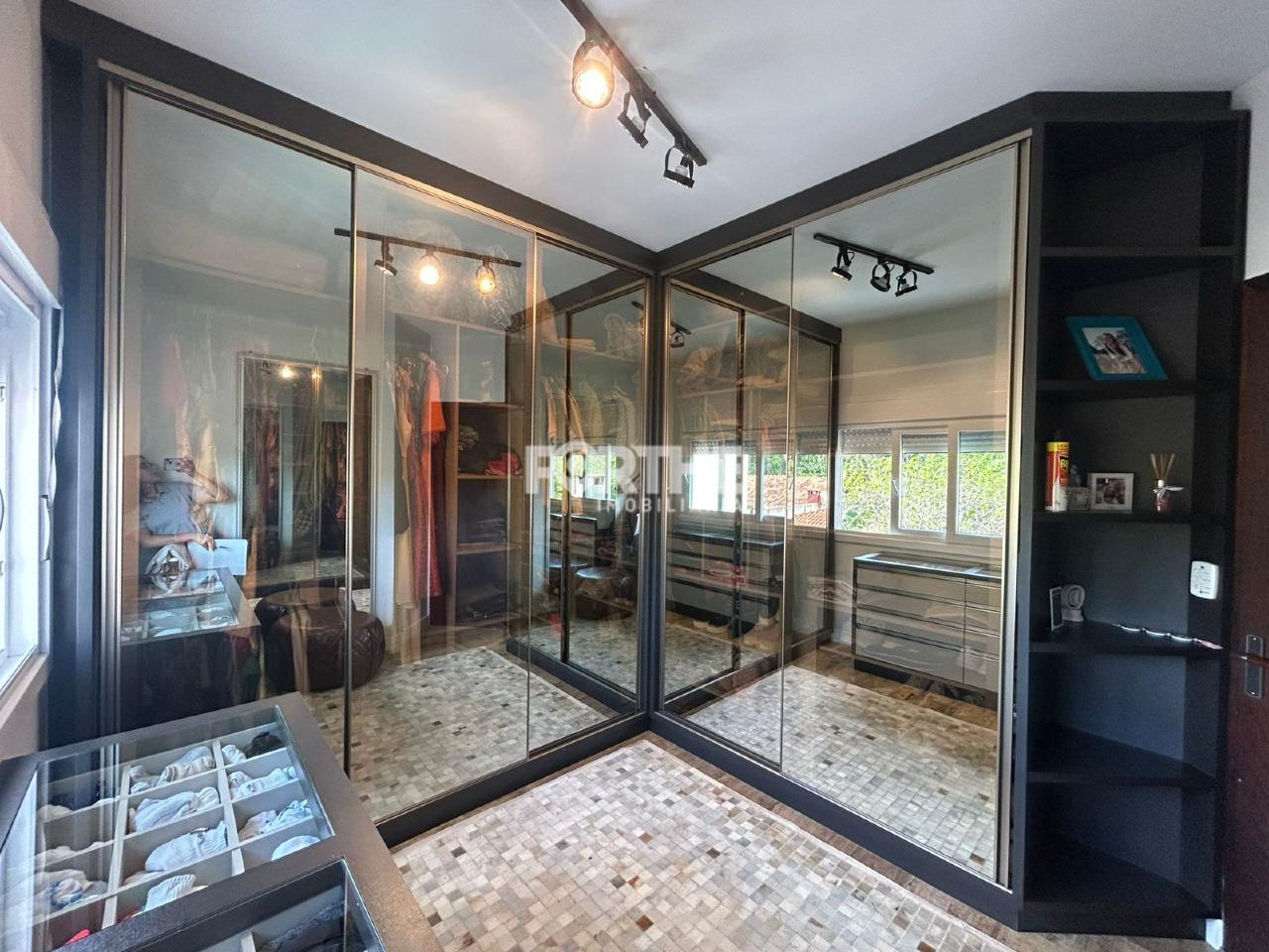 Sobrado em condomínio à venda no Country: