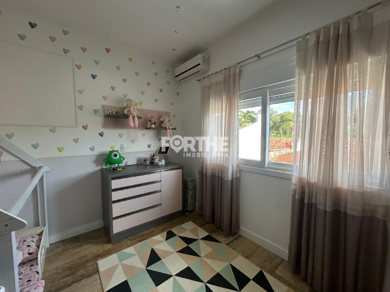 Sobrado em condomínio à venda no Country: