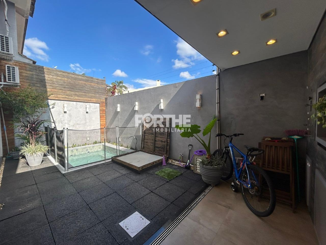 Sobrado em condomínio à venda no Country: