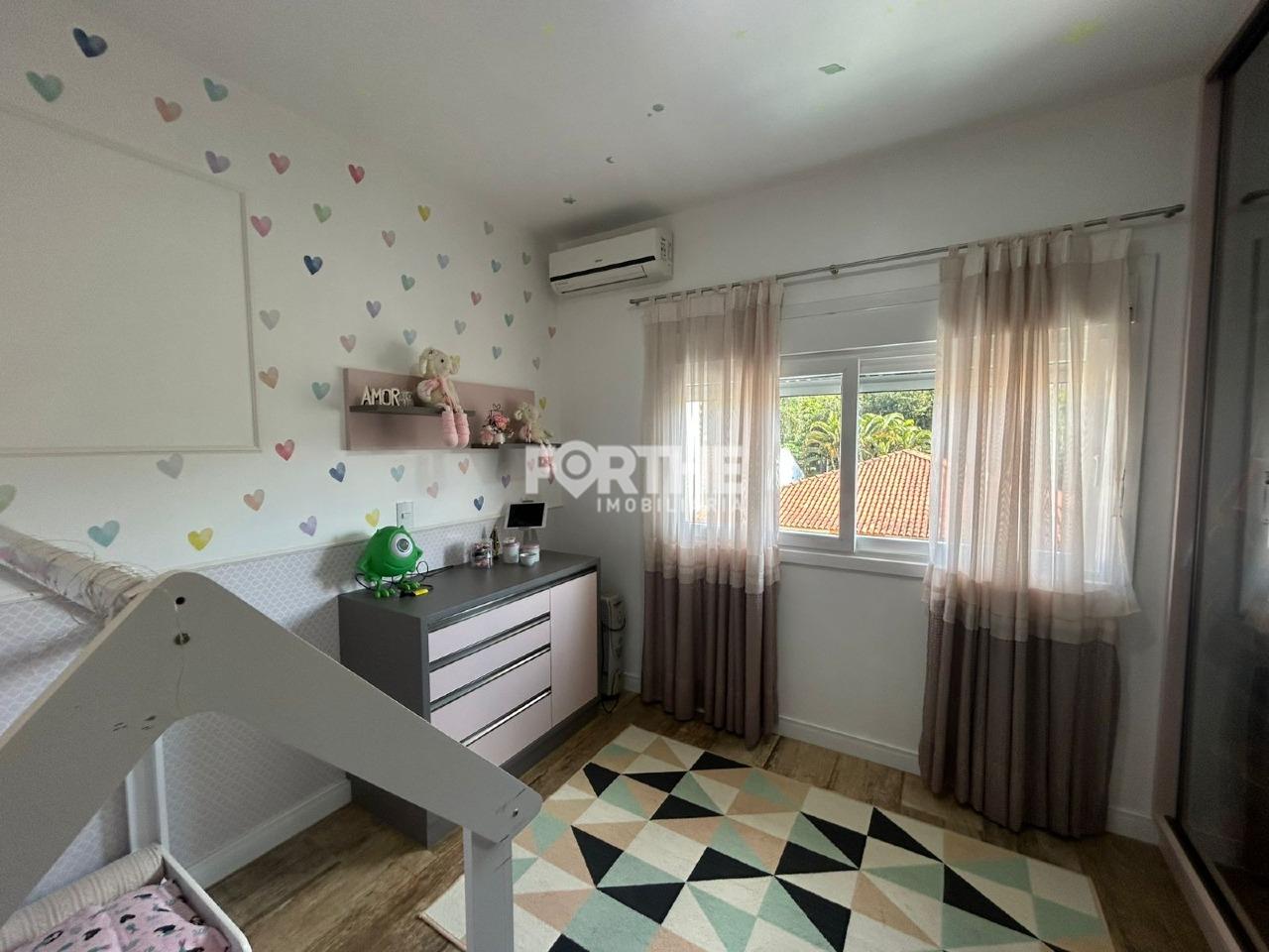 Sobrado em condomínio à venda no Country: