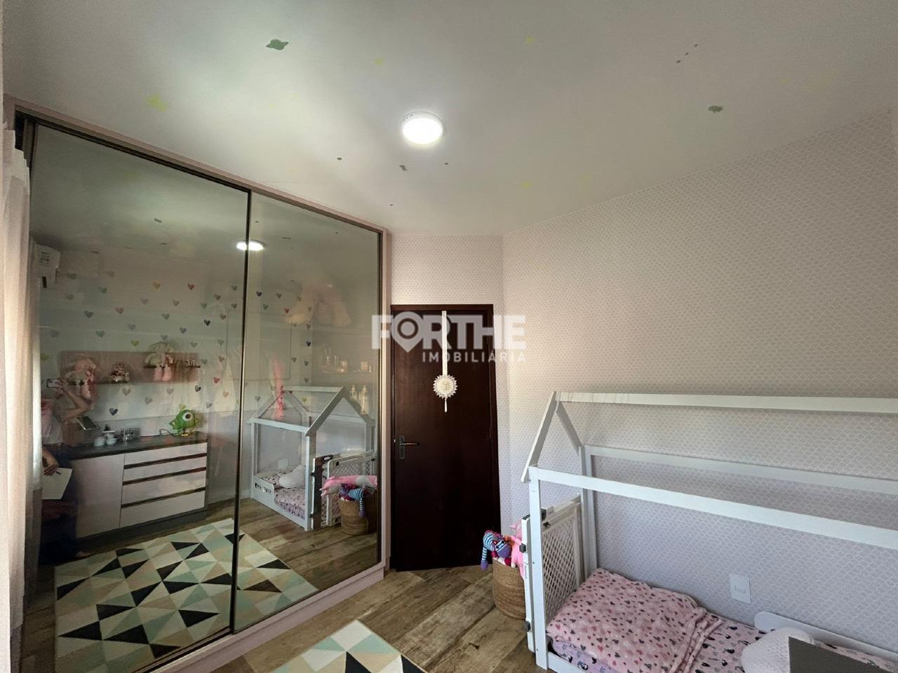 Sobrado em condomínio à venda no Country: