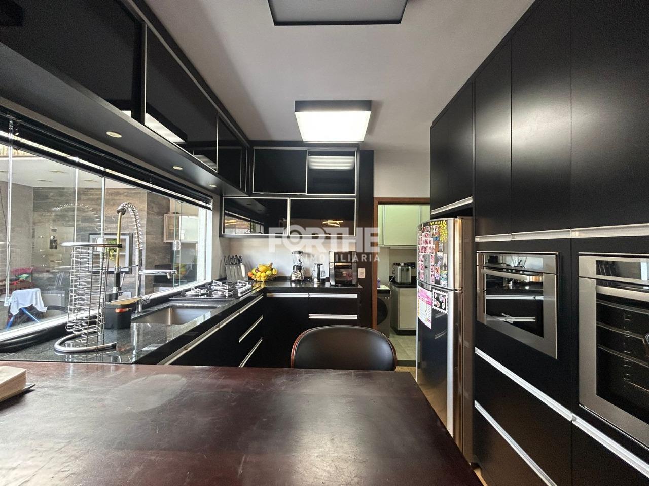 Sobrado em condomínio à venda no Country: