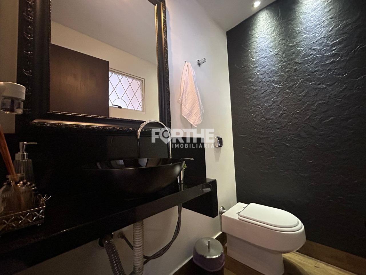 Sobrado em condomínio à venda no Country: