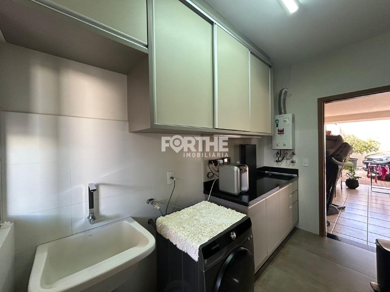 Sobrado em condomínio à venda no Country: