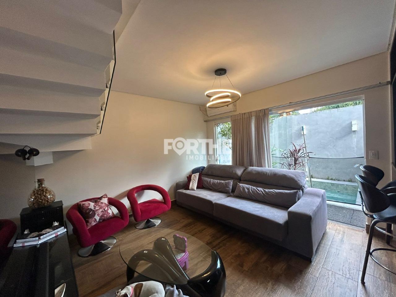 Sobrado em condomínio à venda no Country: