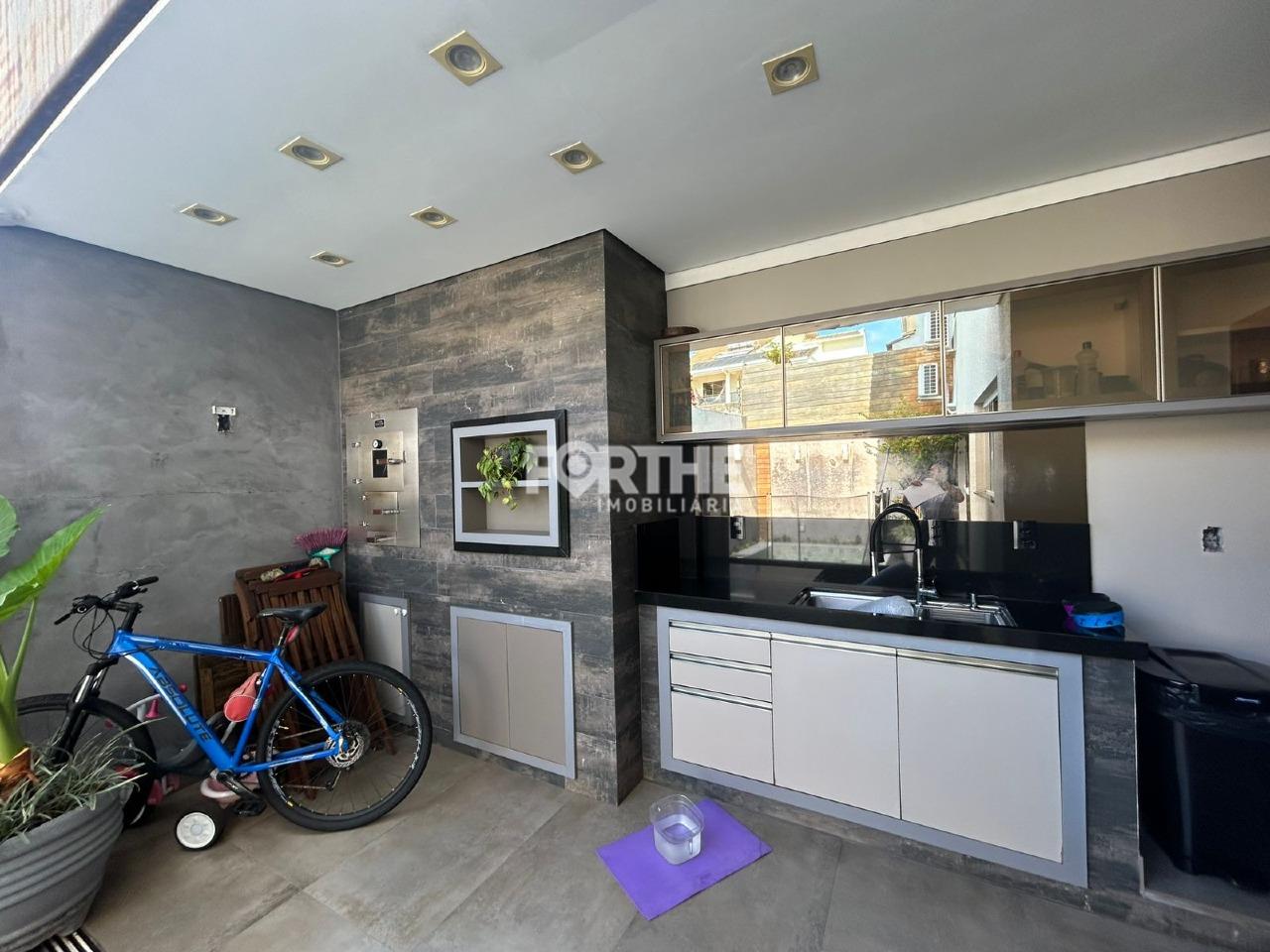 Sobrado em condomínio à venda no Country: