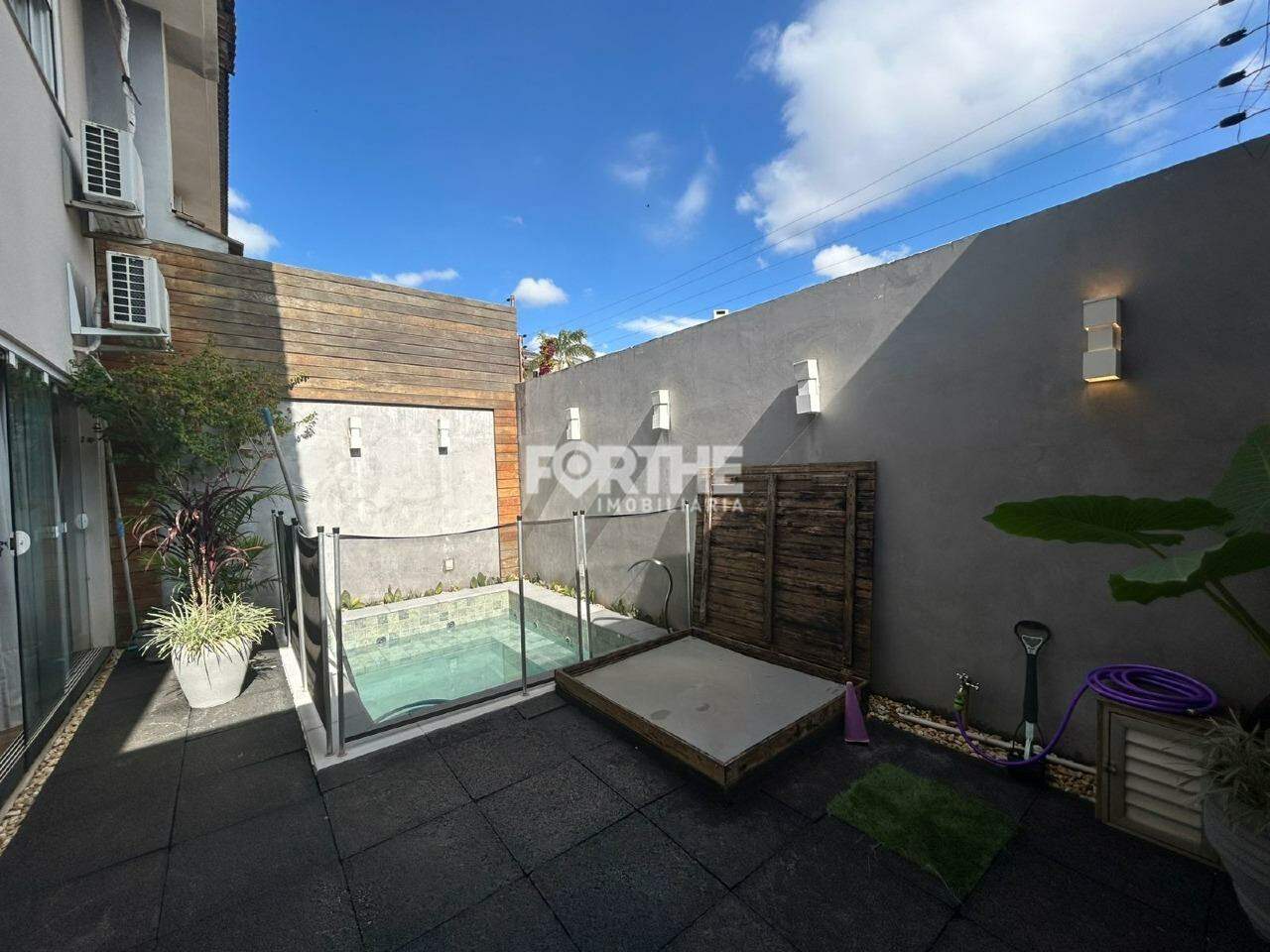 Sobrado em condomínio à venda no Country: 