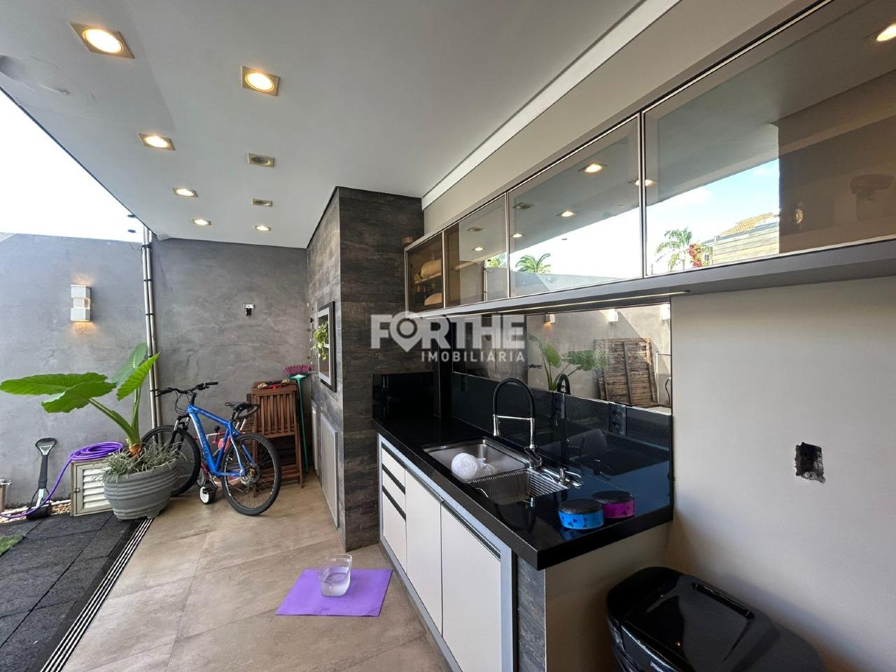 Sobrado em condomínio à venda no Country: