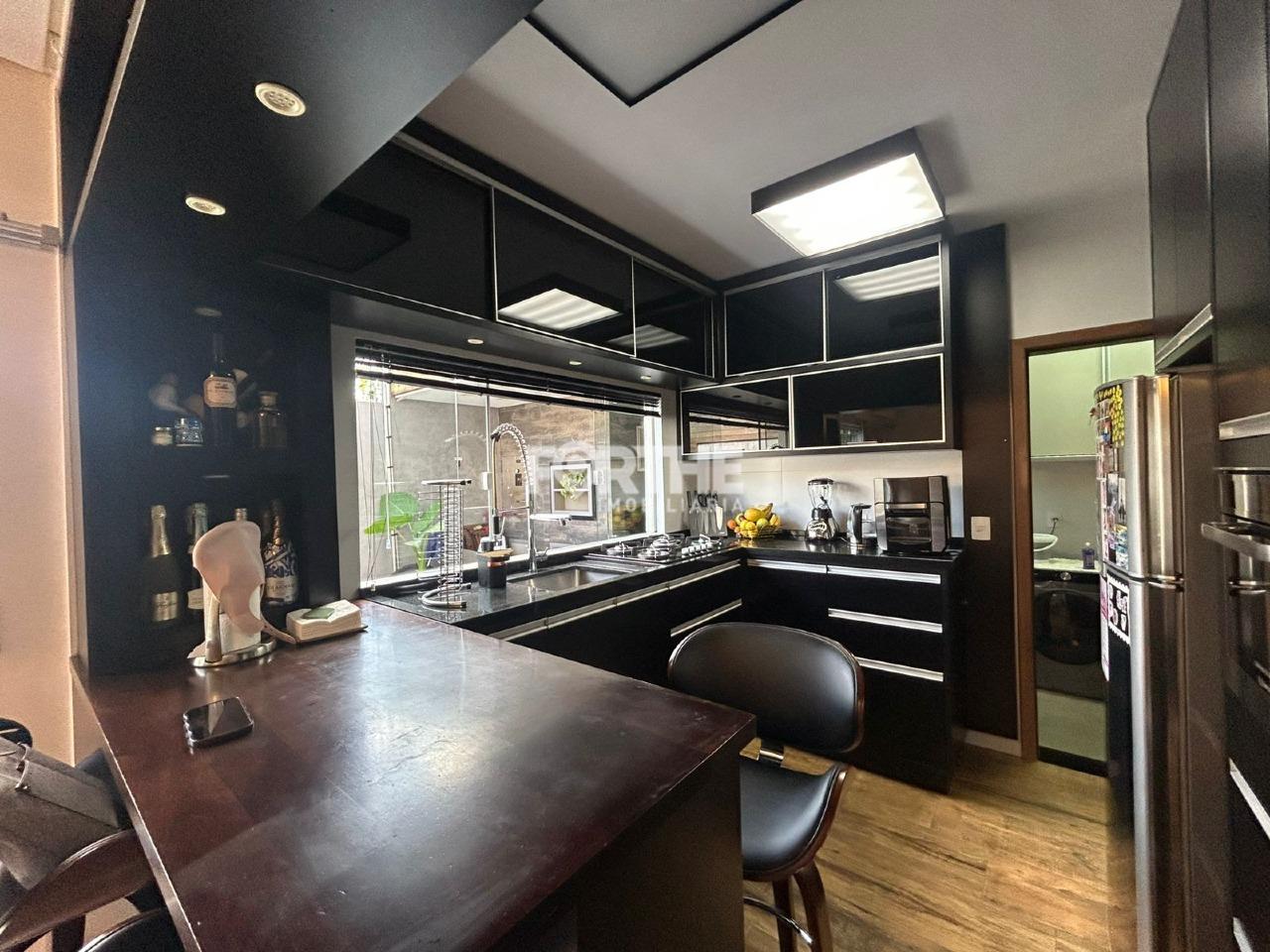 Sobrado em condomínio à venda no Country: