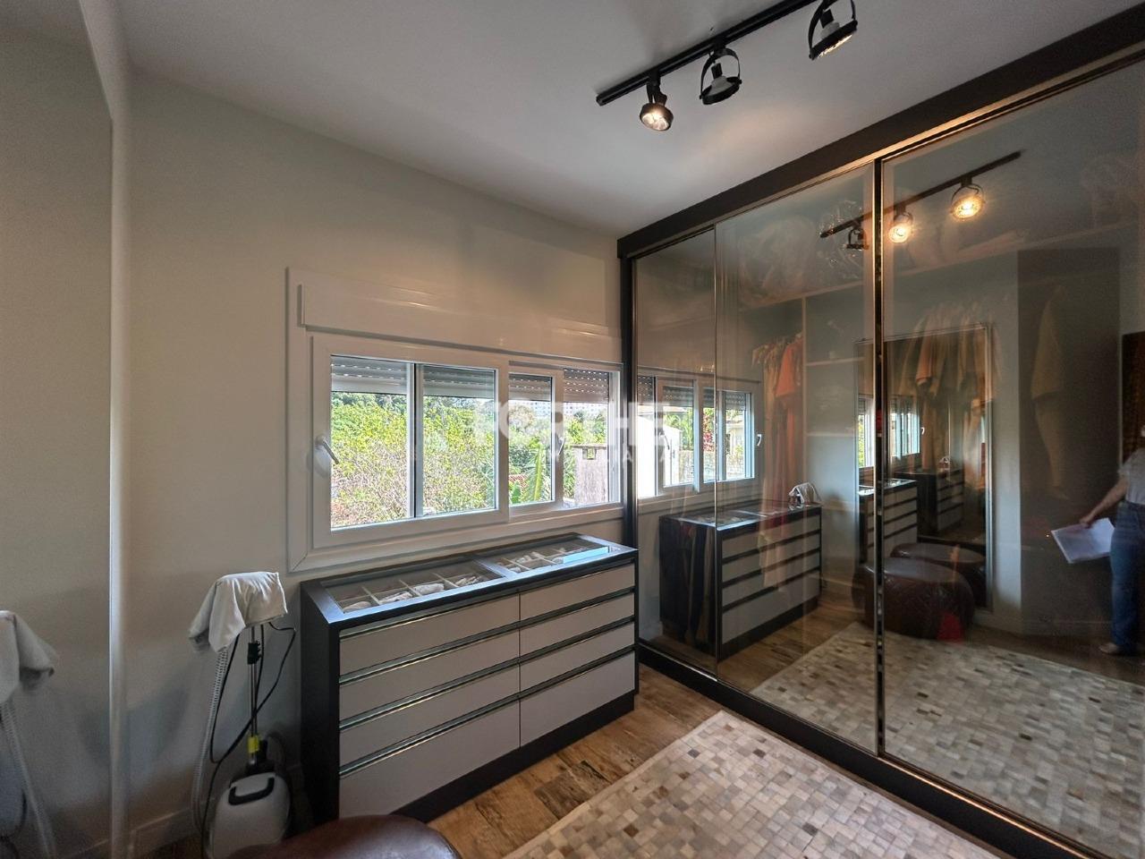 Sobrado em condomínio à venda no Country: