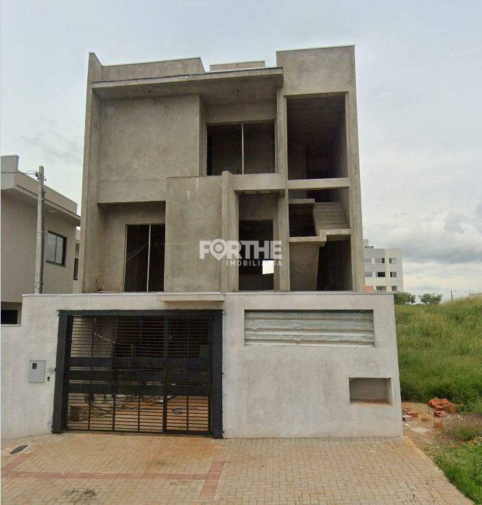 Sobrado 3 Dormitórios Canadá 250m²