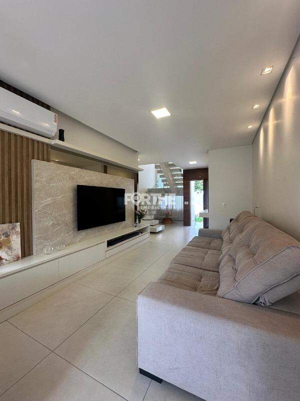 Sobrado em condomínio à venda no FAG: 