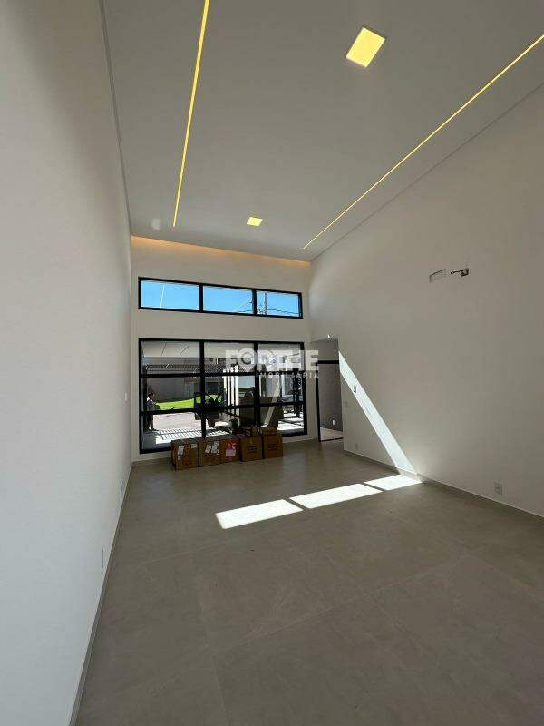 Casa à venda no Recanto Tropical III: 