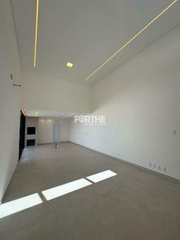 Casa à venda no Recanto Tropical III: 