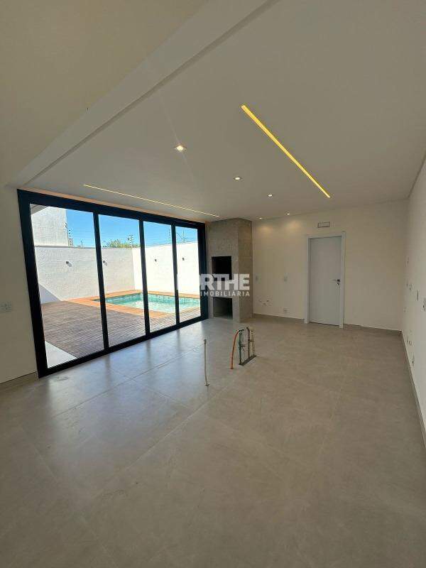 Casa à venda no Recanto Tropical III: 