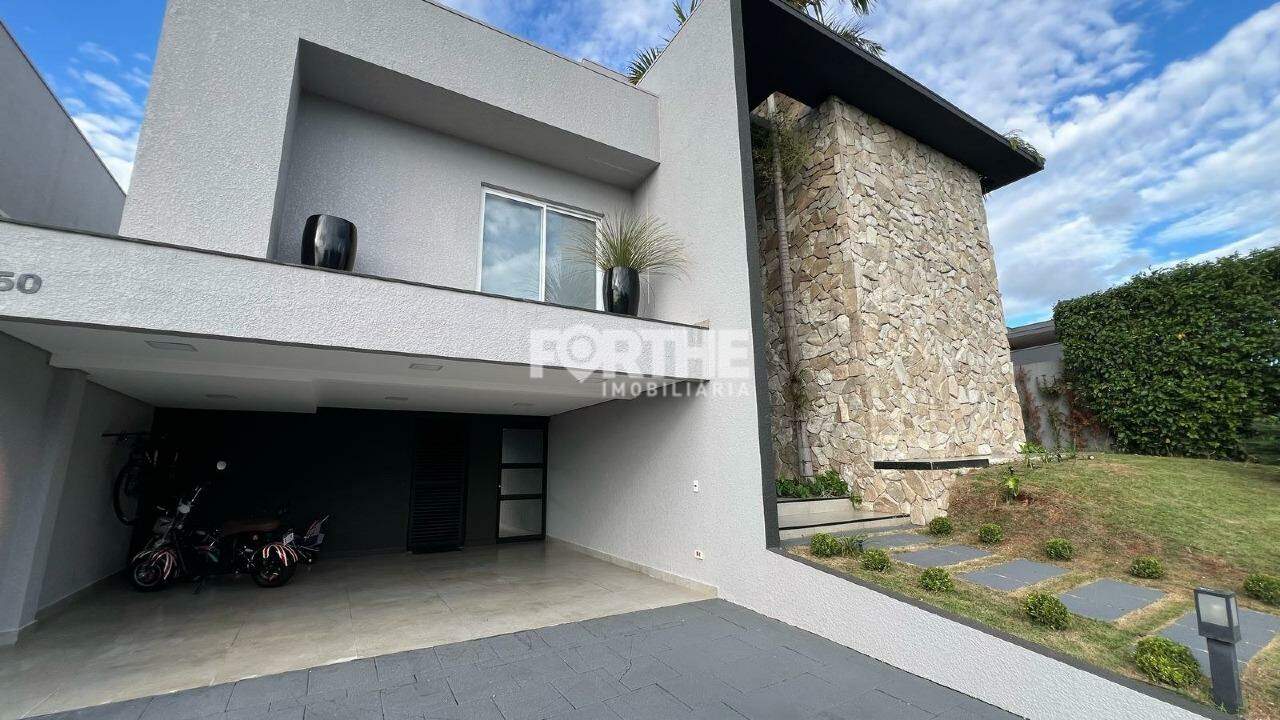 Sobrado em condomínio à venda no FAG: 