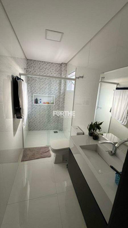 Sobrado em condomínio à venda no FAG: 