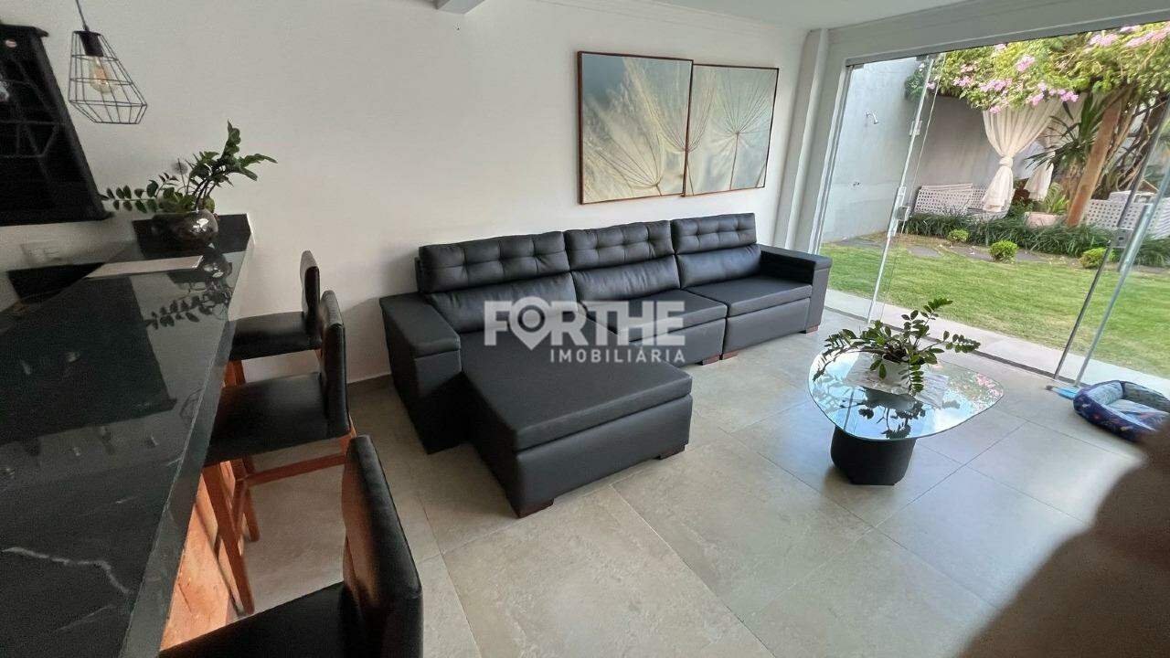 Sobrado em condomínio à venda no FAG: 