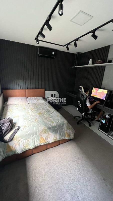 Sobrado em condomínio à venda no FAG: 