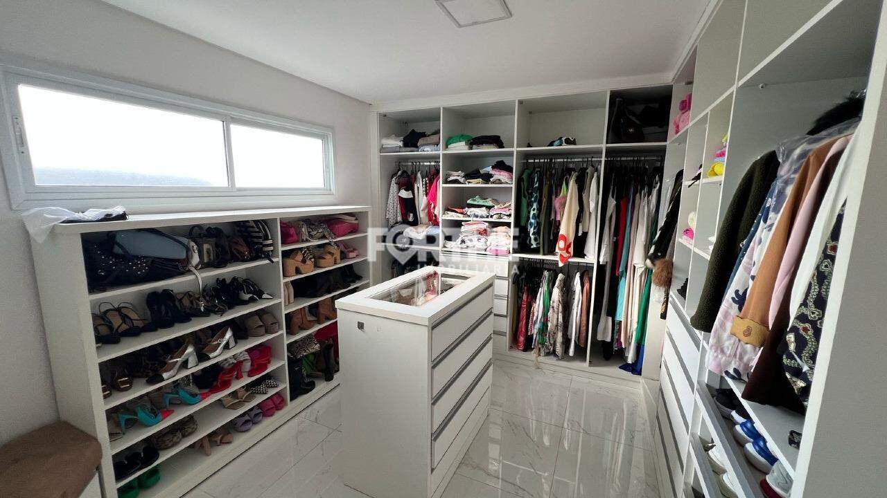 Sobrado em condomínio à venda no FAG: 