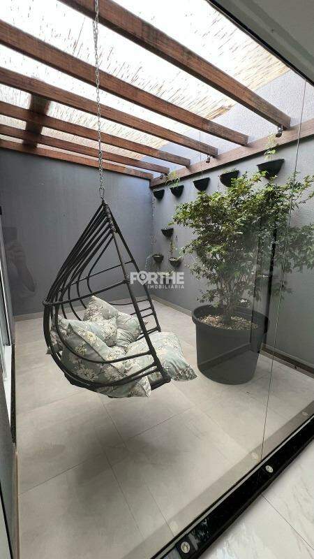 Sobrado em condomínio à venda no FAG: 