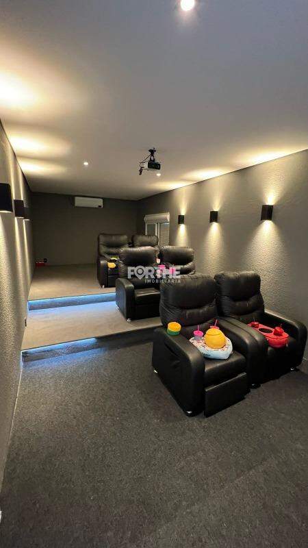 Sobrado em condomínio à venda no FAG: 