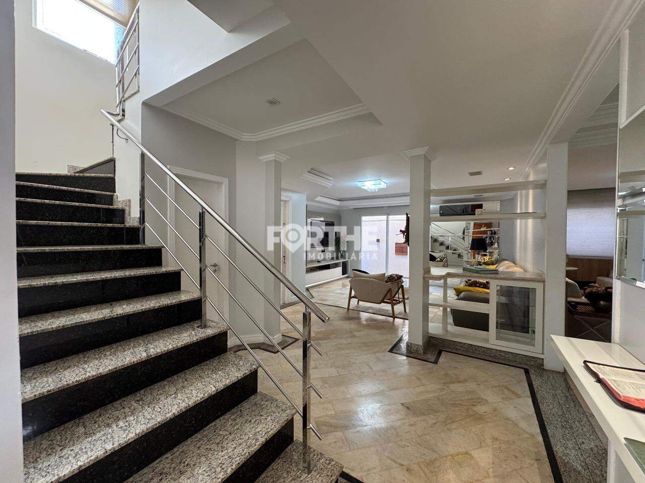 Sobrado à venda no Neva: 