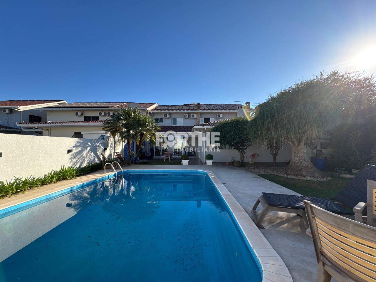 Sobrado à venda no Neva: 