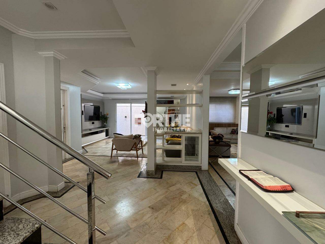 Sobrado à venda no Neva: 