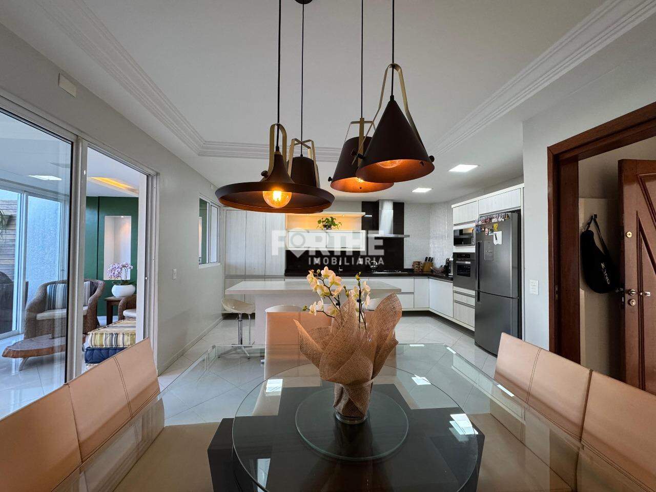 Sobrado à venda no Neva: 