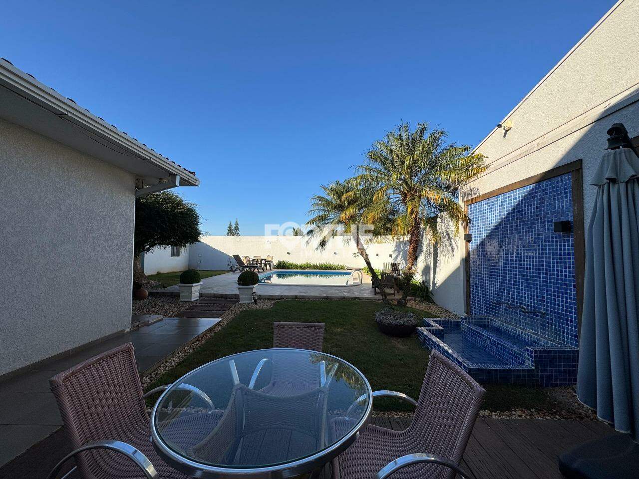 Sobrado à venda no Neva: 