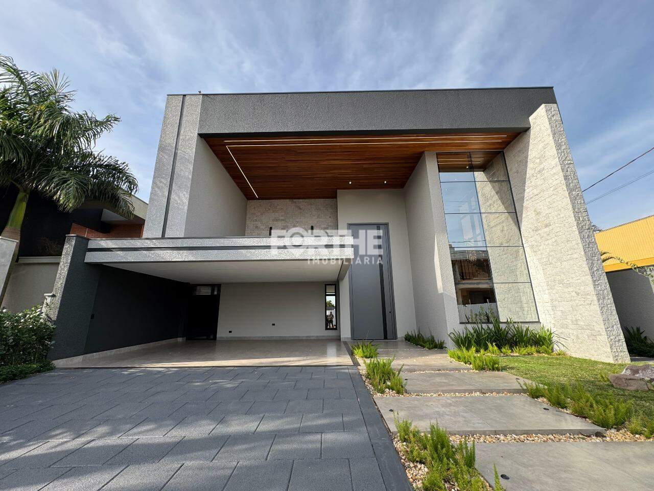 Sobrado em Condomínio 4 Dormitórios Fag 410m²