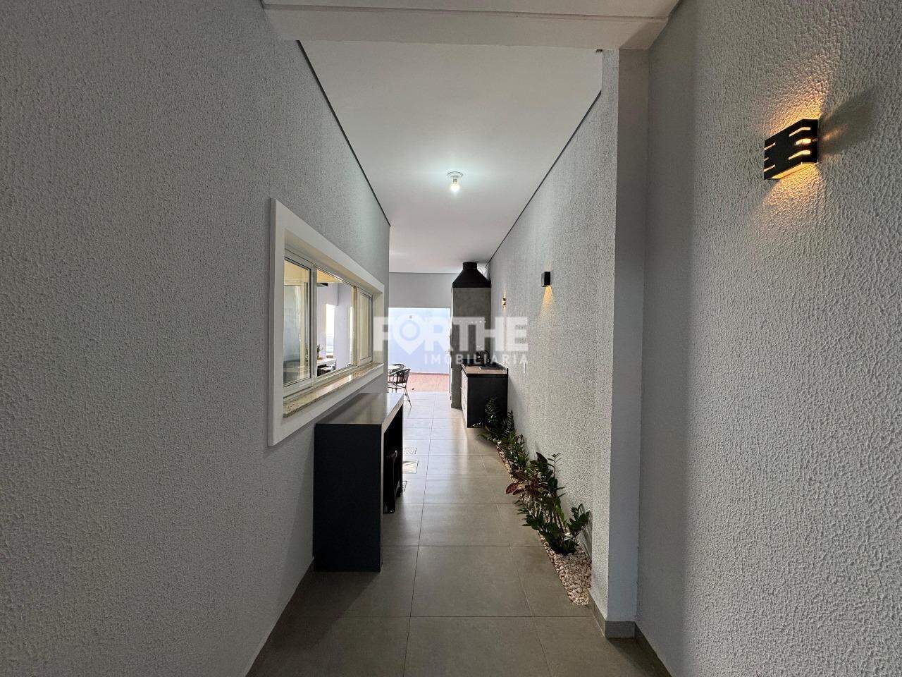Sobrado à venda no Recanto Tropical III: