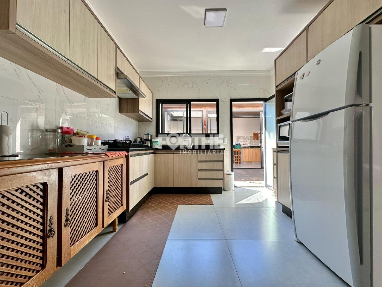 Casa à venda no Tropical III: 