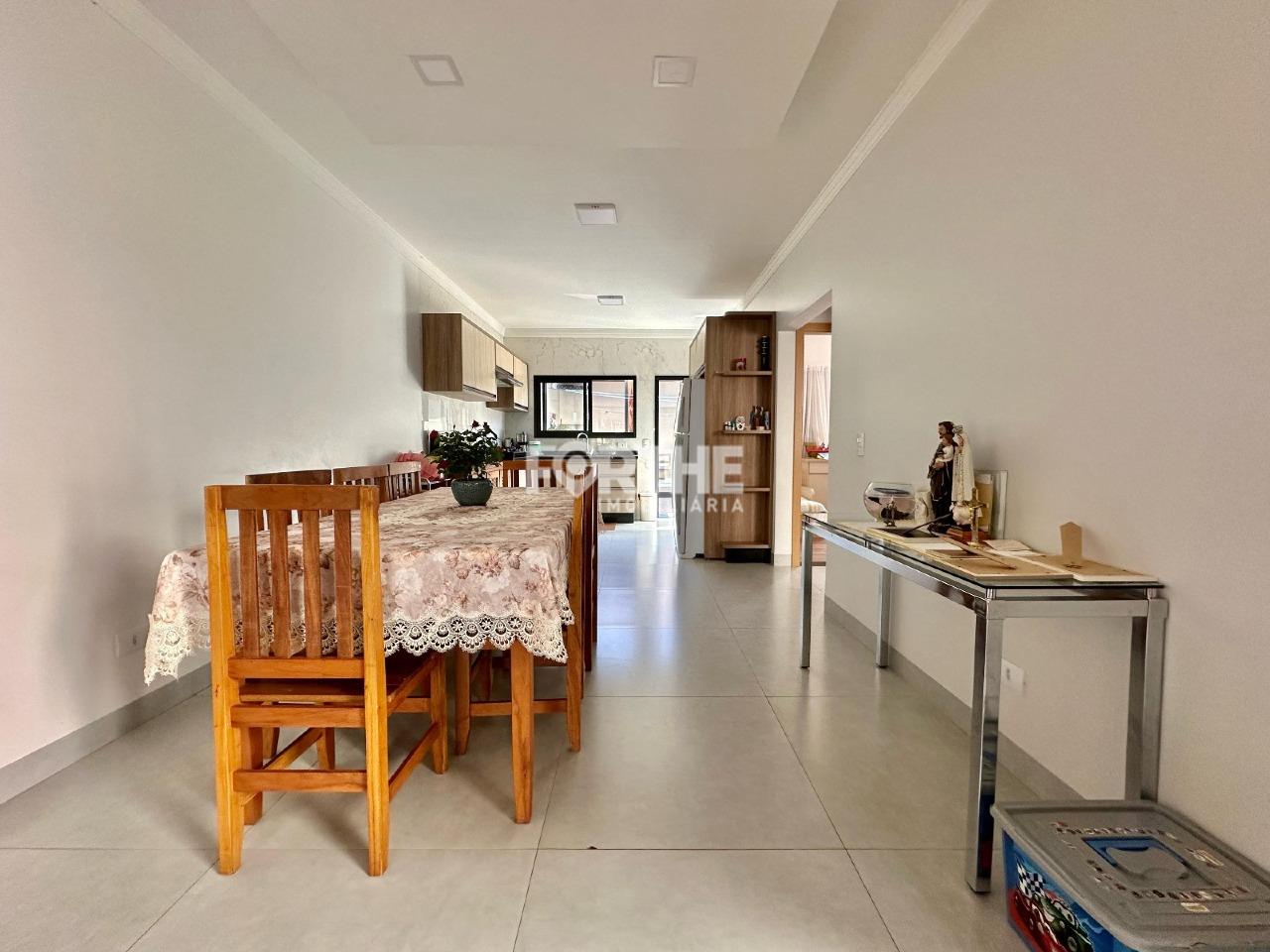 Casa à venda no Tropical III: 