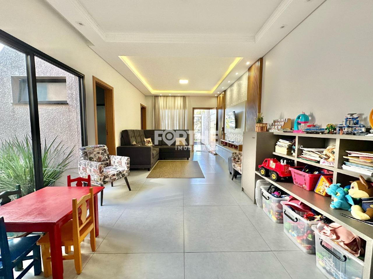 Casa à venda no Tropical III: 