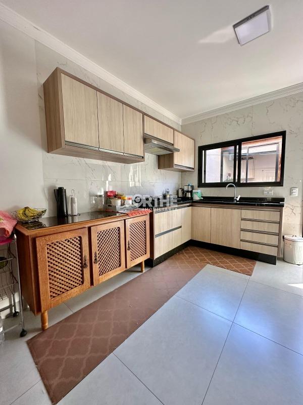 Casa à venda no Tropical III: 