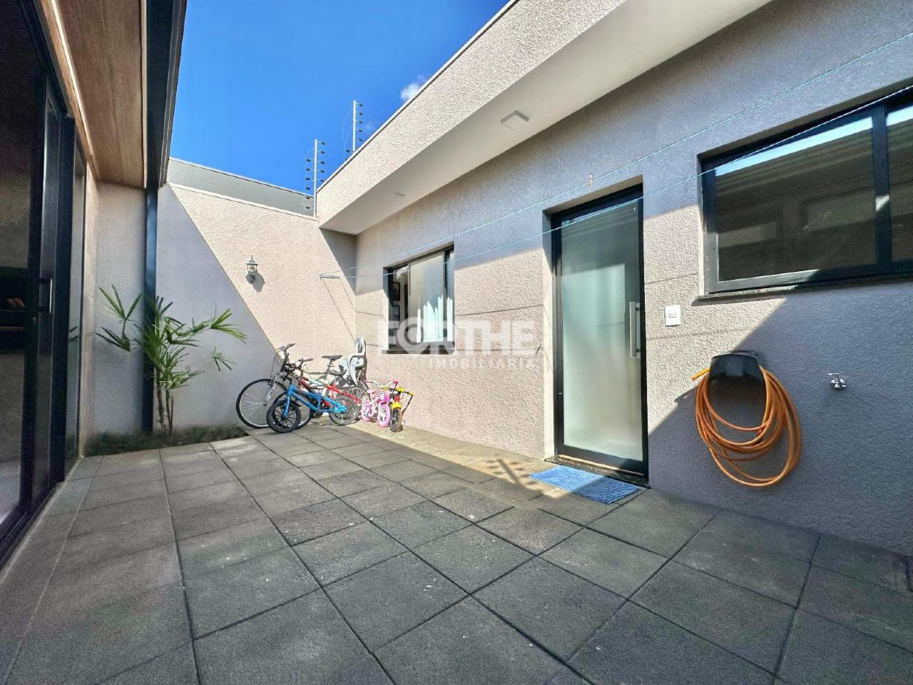 Casa à venda no Tropical III: 